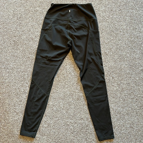 Acura Vibe Camo Green side pocket Legging - Picture 4 of 9